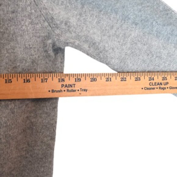 Uniqlo Gray Wool Blend Crewneck Sweater Size M Academia Minimalist Preppy - Picture 4 of 8